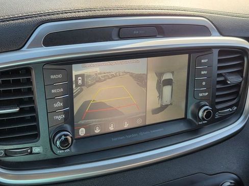 Used 2019 Kia Sorento SX image 21