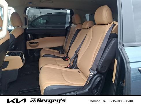 Used 2024 Kia Carnival EX FWD image 12