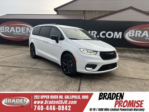 New 2026 Chrysler Pacifica Select image 1