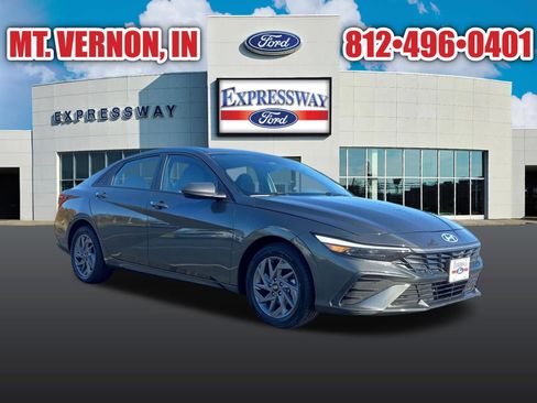 Used 2024 Hyundai Elantra SEL image 4