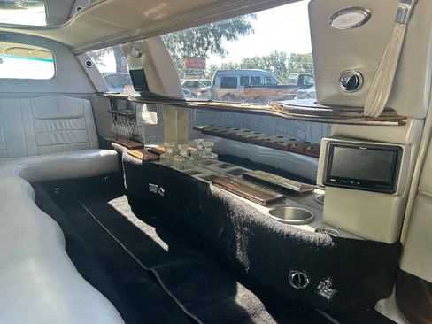 Used 1999 Lincoln Town Car Executive image 19