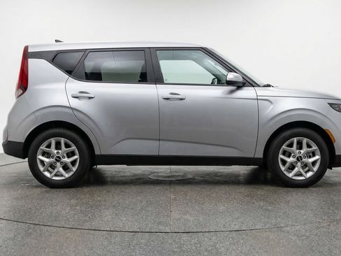 Used 2025 Kia Soul LX w/ LX Technology Package FWD image 11