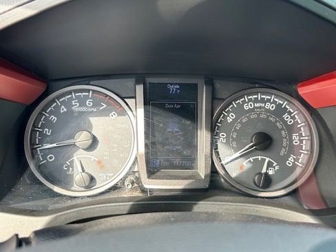 Used 2018 Toyota Tacoma TRD Off-Road AWD/4WD image 15