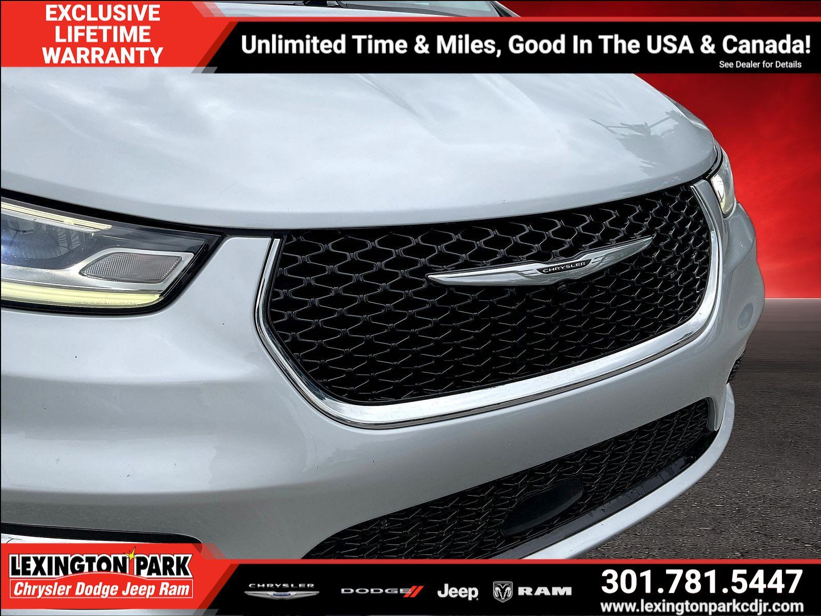 Used 2024 Chrysler Pacifica Touring-L FWD image 32