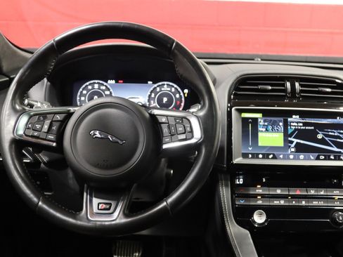 Used 2019 Jaguar F-PACE S image 52