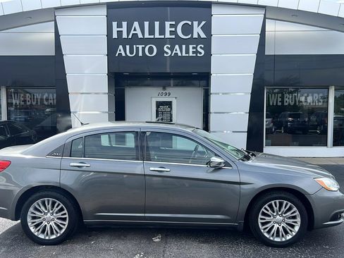 Used 2011 Chrysler 200 Limited FWD image 1