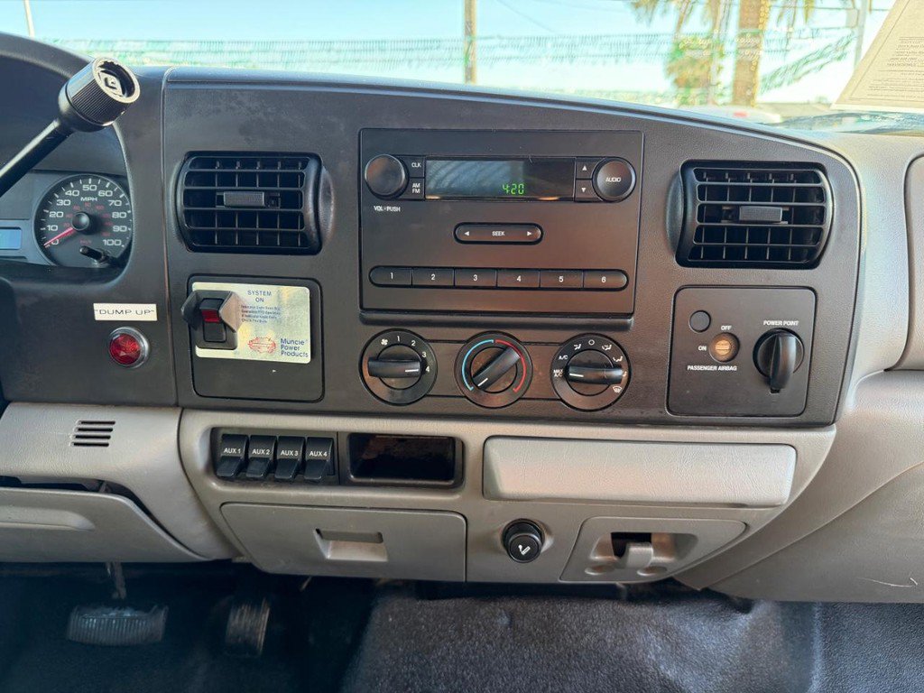 Used 2006 Ford F550 2WD Regular Cab Super Duty image 29