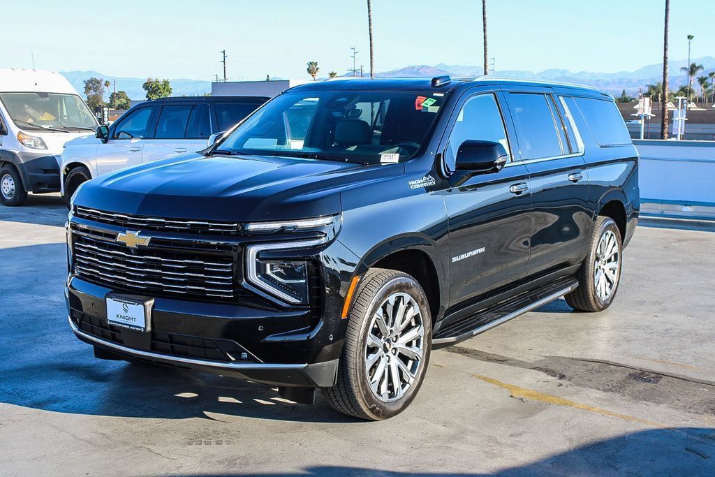 Used 2025 Chevrolet Suburban High Country AWD/4WD image 4