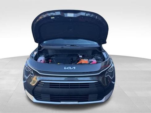 Certified 2024 Kia Niro LX image 33