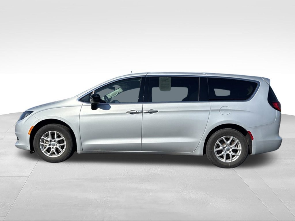 Used 2024 Chrysler Voyager LX FWD image 9