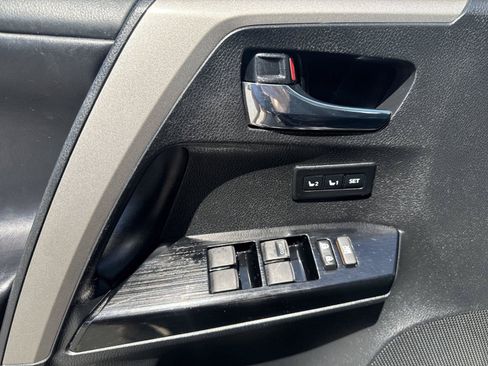 Used 2018 Toyota RAV4 Limited FWD image 13