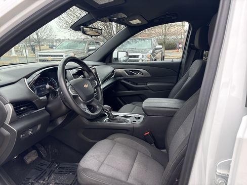 Used 2023 Chevrolet Traverse LT w/ Rear Camera Mirror Package image 11