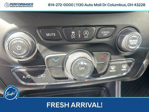 Used 2019 Jeep Cherokee Latitude Plus AWD/4WD image 22