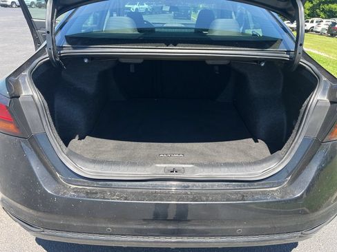 Used 2024 Nissan Altima 2.5 SV FWD image 10
