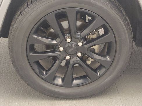 Used 2019 Jeep Grand Cherokee Altitude RWD image 31