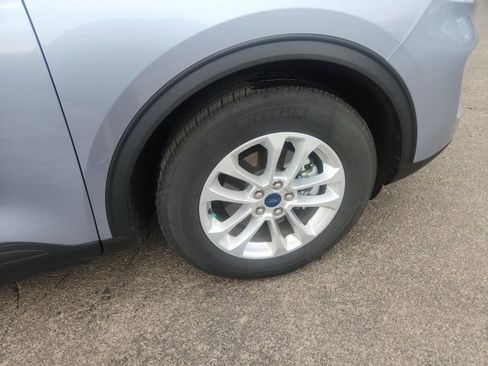 Used 2022 Ford Escape SE w/ Cold Weather Package image 5