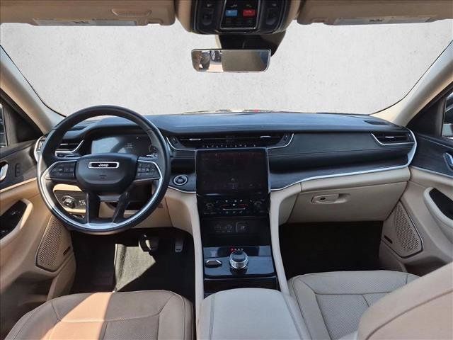 Used 2022 Jeep Grand Cherokee L Limited w/ Luxury Tech Group II AWD/4WD image 11