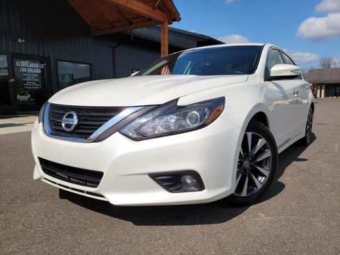Used 2017 Nissan Altima 2.5 SL w/ 2.5 Technology Package image 1