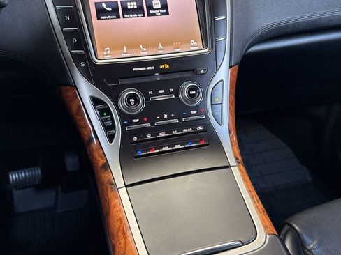 Used 2019 Lincoln Nautilus Reserve image 17