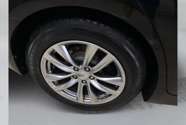 Used 2015 INFINITI Q70 3.7 AWD/4WD image 18