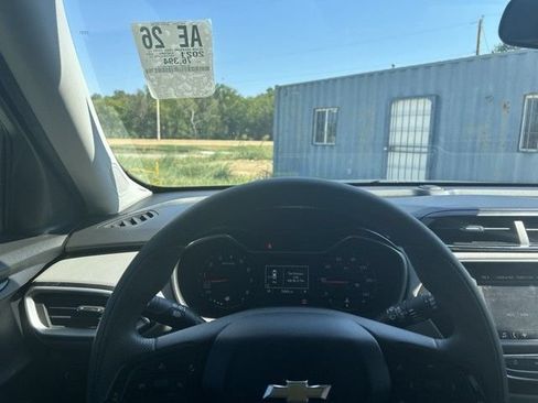 Used 2021 Chevrolet TrailBlazer LS FWD image 12