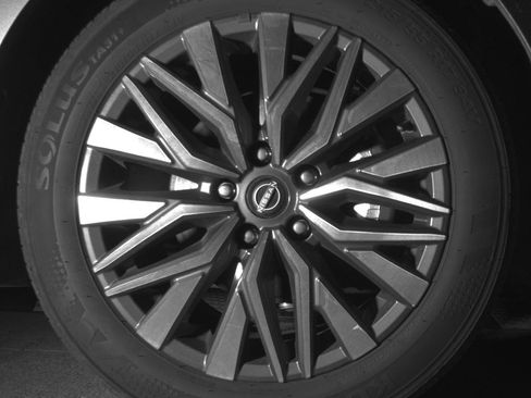 Used 2025 Nissan Altima 2.5 SV FWD image 13