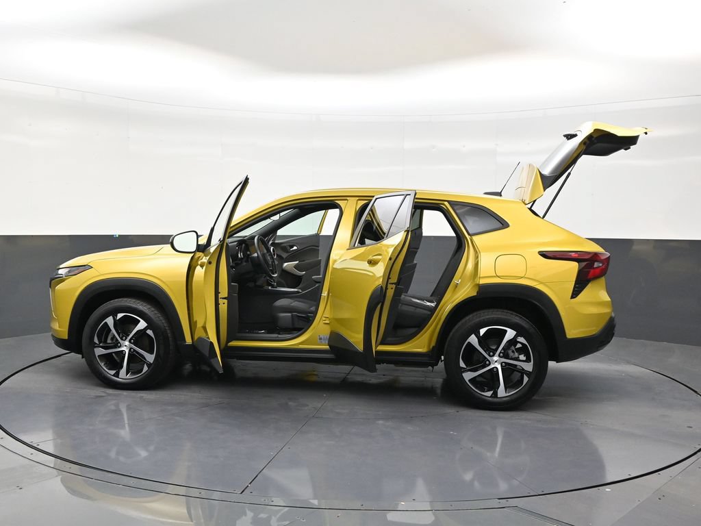 Used 2025 Chevrolet Trax RS FWD image 30