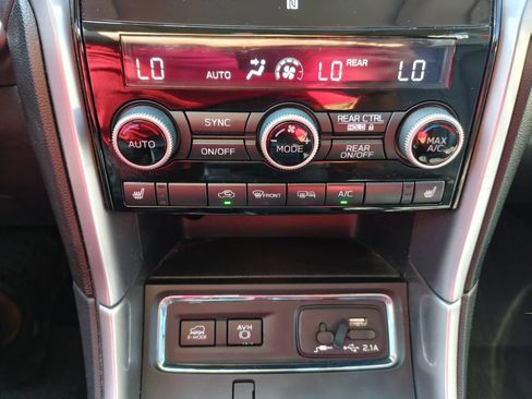 Used 2021 Subaru Ascent Limited w/ Technology Package AWD/4WD image 7