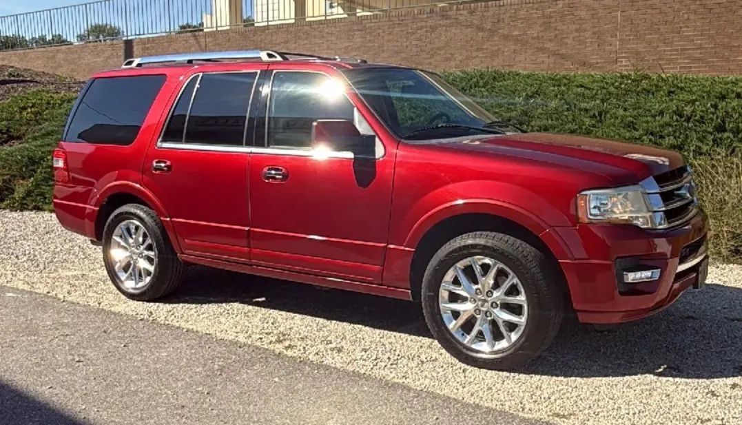 Used 2015 Ford Expedition Limited w/ Equipment Group 301A RWD image 2