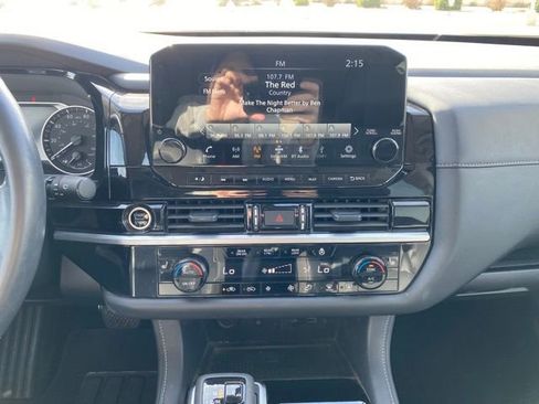 Certified 2024 Nissan Pathfinder SL w/ Black Appearance Package image 12