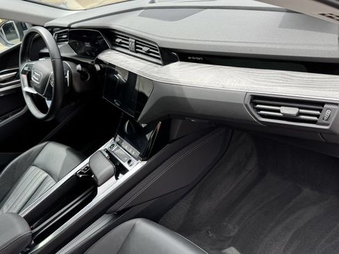 Used 2022 Audi e-tron Premium w/ Convenience Plus Package AWD/4WD image 29