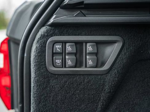 Used 2020 BMW X7 xDrive40i w/ Cold Weather Package AWD/4WD image 14
