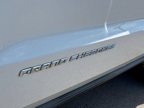 Used 2014 Jeep Grand Cherokee Limited w/ Luxury Group II RWD image 25