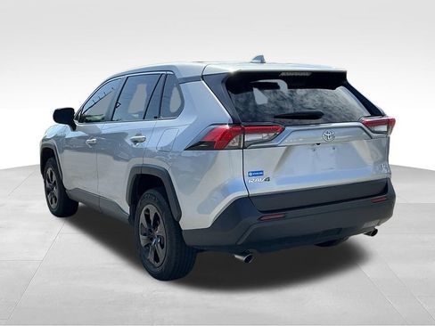 Used 2022 Toyota RAV4 LE FWD image 9