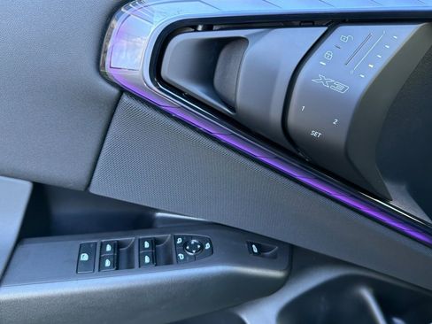 Used 2025 BMW X3 xDrive30i w/ Premium Package image 12