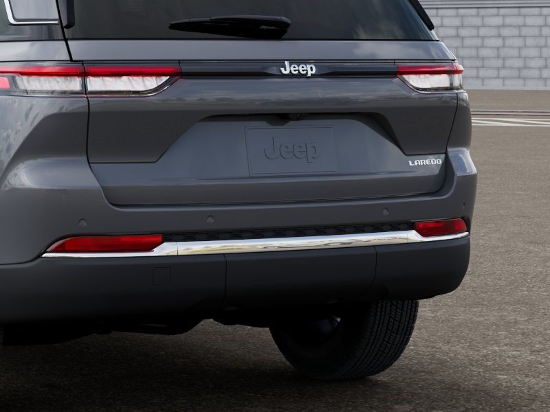 New 2027 Jeep Grand Cherokee Laredo RWD image 14