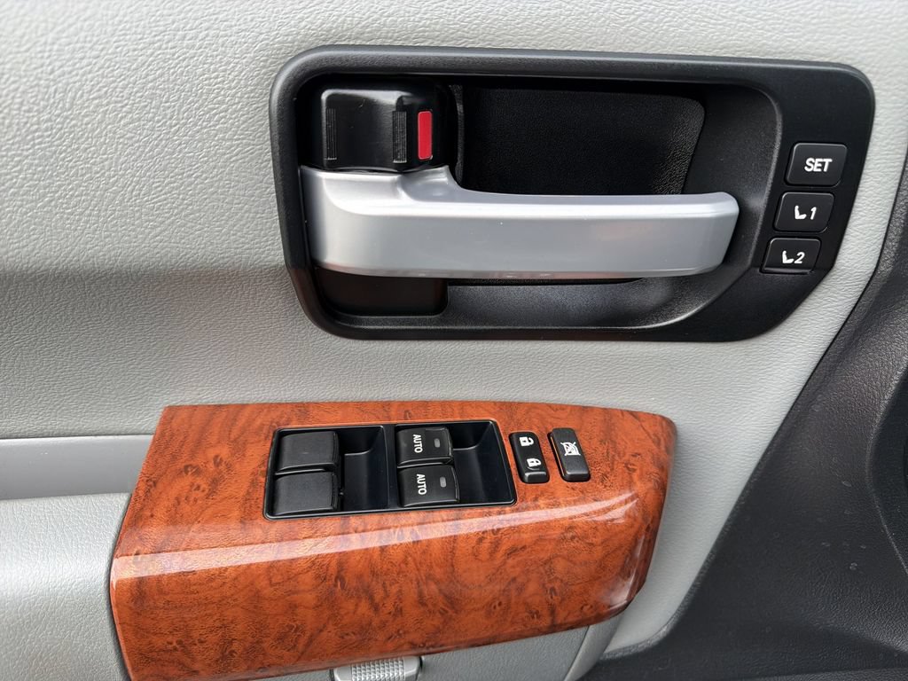 Used 2019 Toyota Sequoia Platinum AWD/4WD image 24