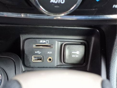 Used 2016 Jeep Cherokee Latitude w/ Comfort/Convenience Group image 18