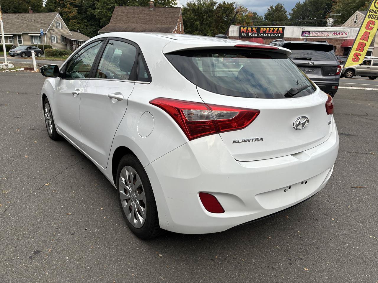 Used 2017 Hyundai Elantra GT FWD image 3