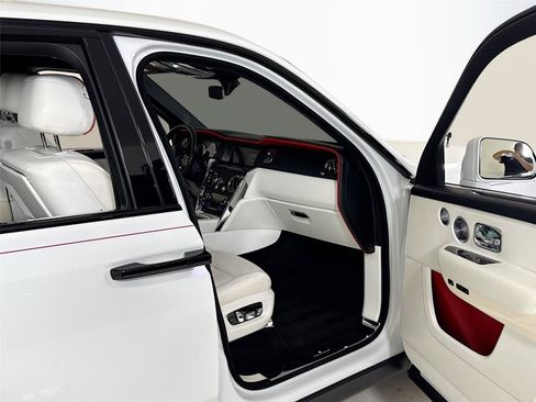 Used 2021 Rolls-Royce Cullinan AWD/4WD image 37