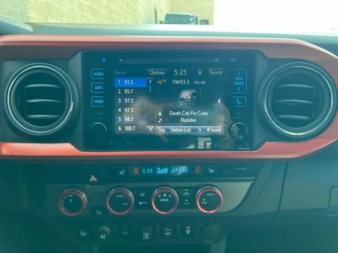Used 2019 Toyota Tacoma TRD Off-Road w/ TRD Premium Off Road Package AWD/4WD image 16