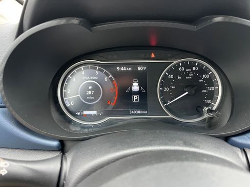 Used 2025 Nissan Versa SV FWD image 39