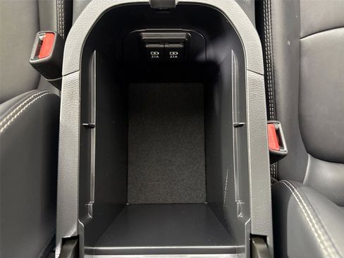 Used 2019 Toyota RAV4 XLE Premium image 30