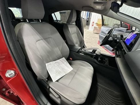 Used 2024 Toyota Prius LE AWD/4WD image 32