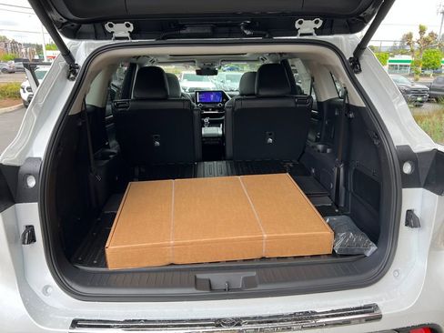 New 2026 Toyota Highlander Platinum AWD/4WD image 25