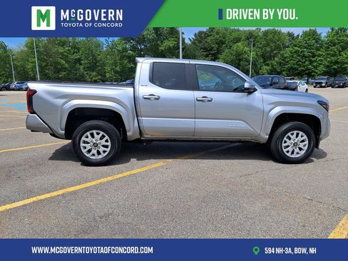 Used 2025 Toyota Tacoma SR5 AWD/4WD image 5
