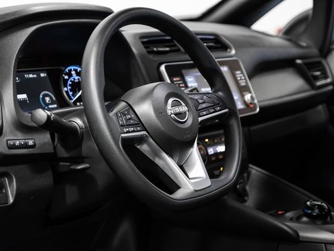 Used 2023 Nissan Leaf S image 18