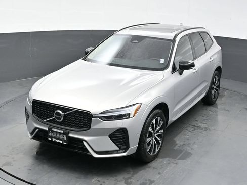 Used 2025 Volvo XC60 B5 Plus AWD/4WD image 32