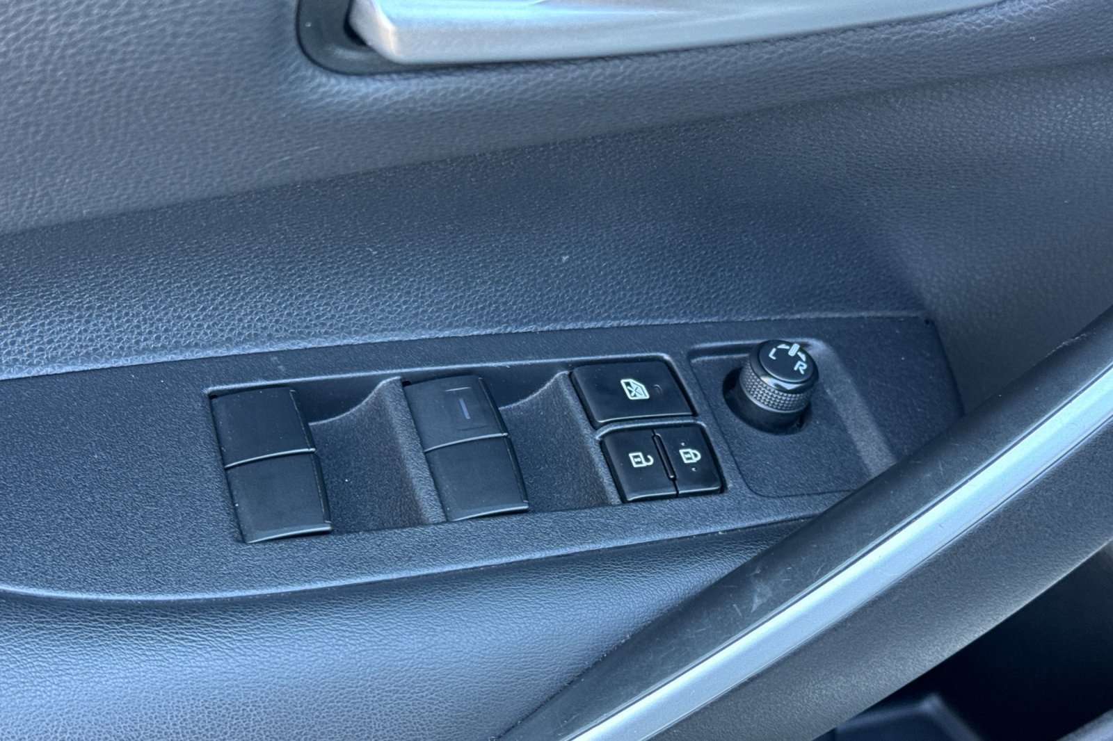 Certified 2021 Toyota Corolla SE w/ Carpet Mat Package (TMS) FWD image 14