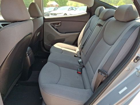 Used 2016 Hyundai Elantra SE w/ Option Group 02 FWD image 12